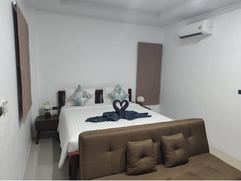 Lanta Daisy Residence Bed and Breakfast in Sala Dan
