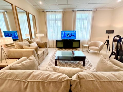 TV and multimedia, Living room, Seating area, VIP