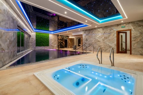 Property building, Sauna, Swimming pool