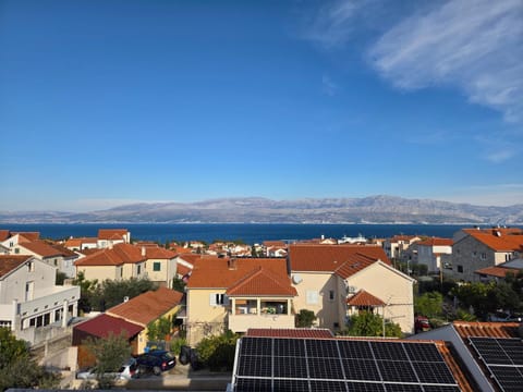 APARTMENTS JELENA 1,2,3,4 & 5 SUPETAR - free parking Apartment in Split-Dalmatia County