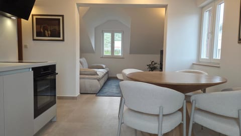 APARTMENTS JELENA 1,2,3,4 & 5 SUPETAR - free parking Apartment in Split-Dalmatia County