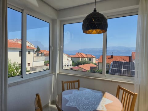 APARTMENTS JELENA 1,2,3,4 & 5 SUPETAR - free parking Apartment in Split-Dalmatia County