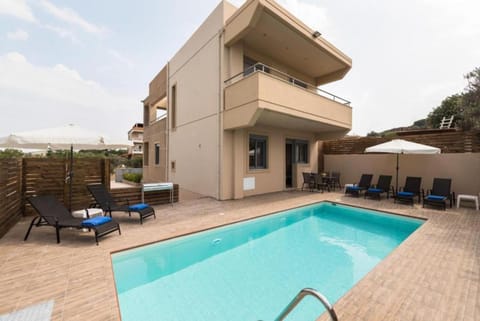 Property building, Patio, Day, View (from property/room), Balcony/Terrace, Pool view, Swimming pool, sunbed