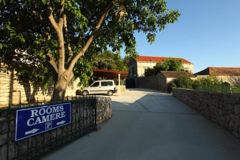 Facade/entrance, Street view, Area and facilities