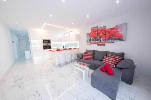 Kitchen or kitchenette, Living room, Seating area, Dining area