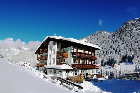 Facade/entrance, Winter