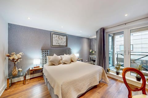Bed, Balcony/Terrace, Bedroom