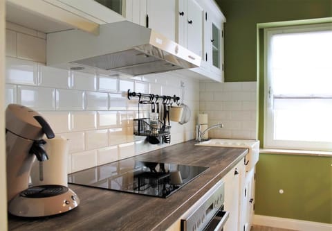 Property building, Coffee/tea facilities, Kitchen or kitchenette, Other, dishwasher, pet friendly, stove, toaster