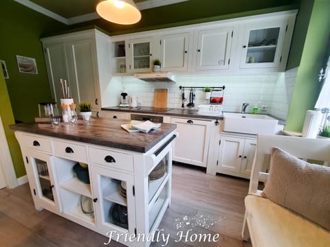 Kitchen or kitchenette, Communal kitchen, kitchen