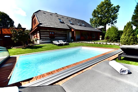 Property building, Day, Garden, Pool view, Swimming pool, sunbed