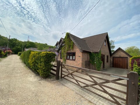 Stunning Rustic Home, New Forest National Park House in Southampton