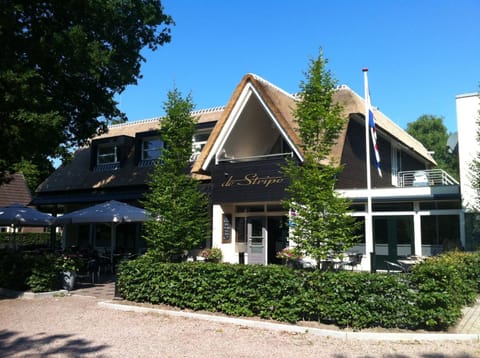 Restaurant/places to eat, Facade/entrance