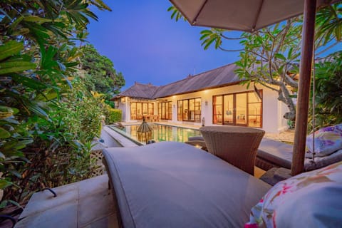 Property building, Garden, Swimming pool
