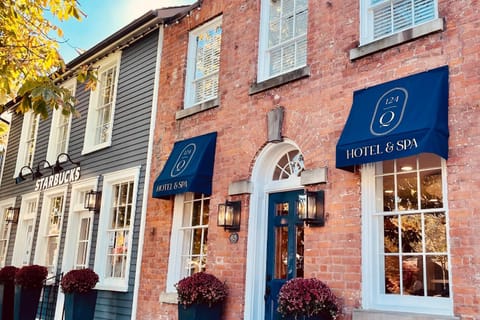 Property building, Facade/entrance, Property logo or sign