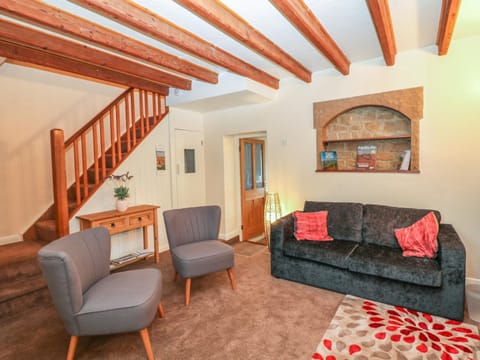 Pine Cottage House in Derbyshire Dales District