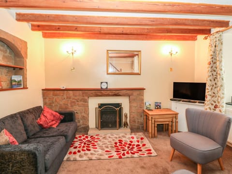 Pine Cottage House in Derbyshire Dales District