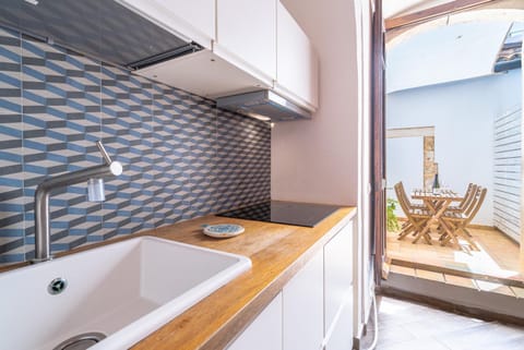 Kitchen or kitchenette, kitchen