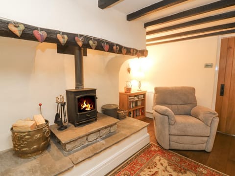 2 Storrs Cottages House in Craven District