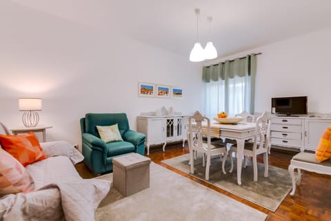 Communal lounge/ TV room, Living room