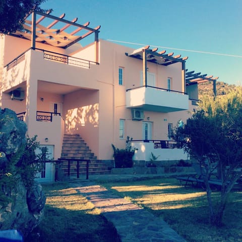 Facade/entrance, Garden