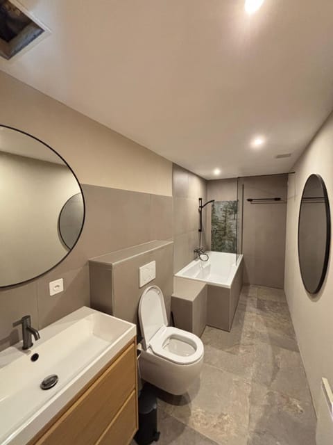 Shower, Toilet, Bathroom, Bath