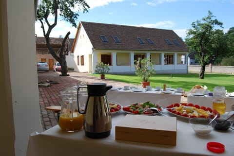 Property building, Food and drinks