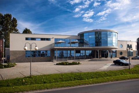 Property building, Restaurant/places to eat, Facade/entrance, View (from property/room), Other, Decorative detail, On site, Area and facilities, Parking