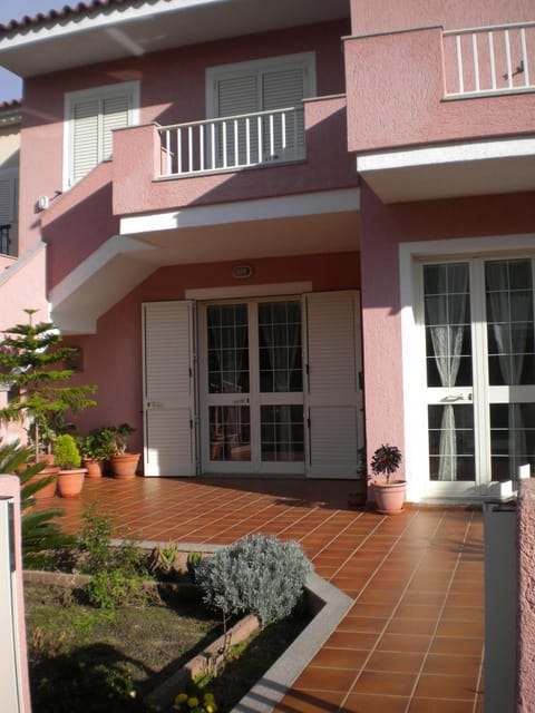 Facade/entrance, Day