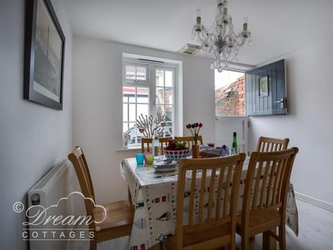 Ocean Swell House in Weymouth