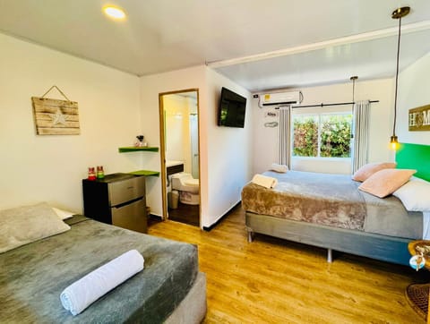 Bed, TV and multimedia, Bedroom, towels