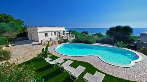 Property building, Sea view, Swimming pool