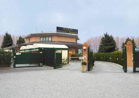 Property building, Day
