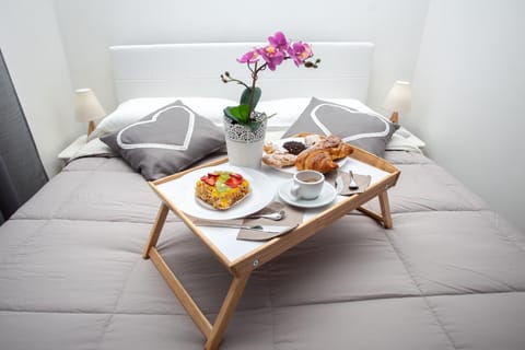 Bed, Bedroom, Non alcoholic drinks