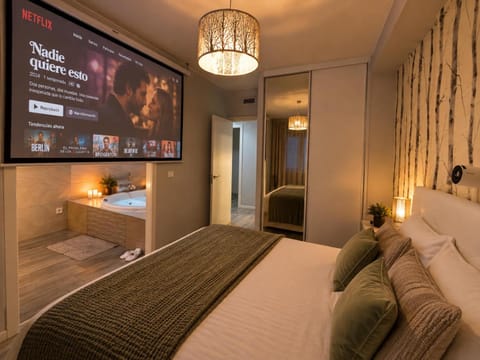 TV and multimedia, Living room, Photo of the whole room, Seating area, Evening entertainment, Bedroom