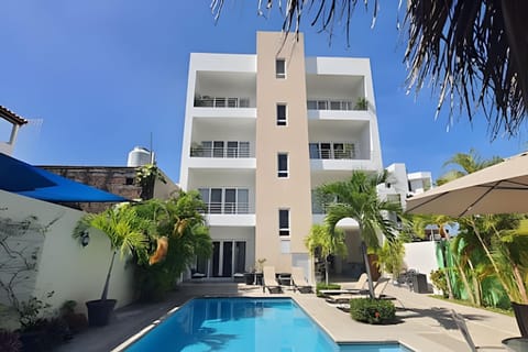 Facade/entrance, Swimming pool