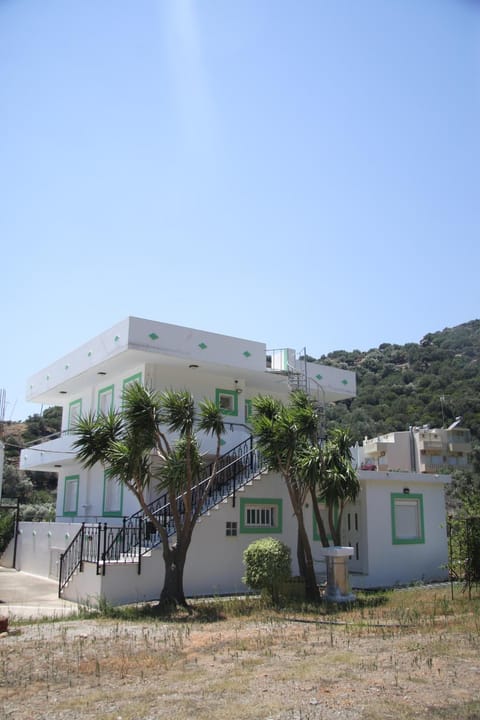 Facade/entrance, Day, Summer, On site