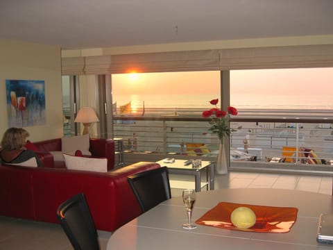 Living room, Beach, Pets, Pets, Sea view