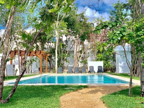 Swimming pool, Swimming pool