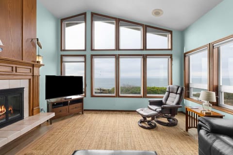 Bright Shores House in Lincoln City