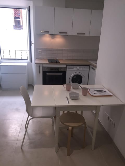 Kitchen or kitchenette, Dining area, dishwasher, minibar, pet friendly, stove, toaster, washing machine