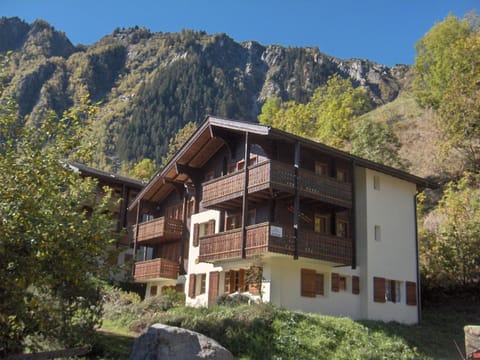Property building, Natural landscape, Living room