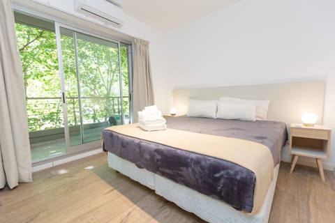 Bed, Balcony/Terrace, Photo of the whole room, Bedroom, towels