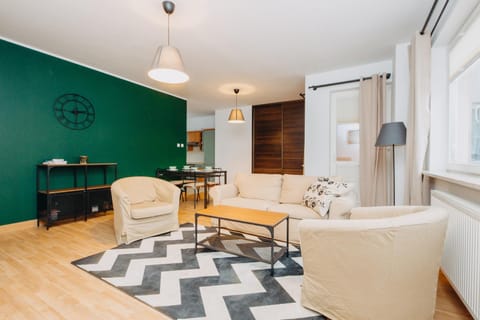 Bed, Balcony/Terrace, Living room, Seating area, Dining area, young children, older children, Family