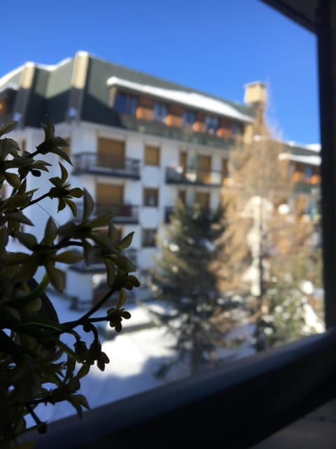 Property building, Day, Winter, Ski School, Skiing, Floor plan, Hiking, Cycling, On site, Landmark view, Mountain view, Mountain view, Street view