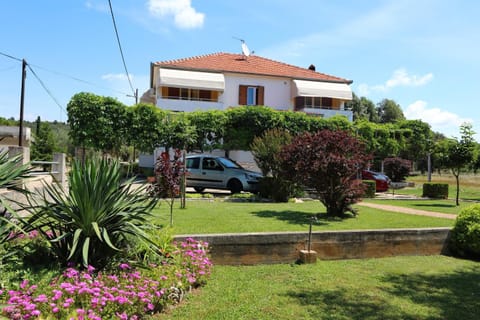 Apartmani Marta Bed and Breakfast in Šibenik-Knin County, Croatia