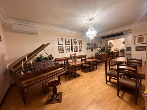 Property building, Restaurant/places to eat, Breakfast