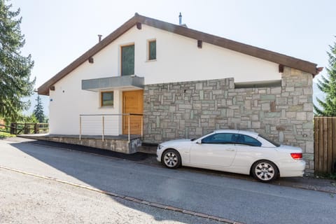 Property building, Facade/entrance, Off site