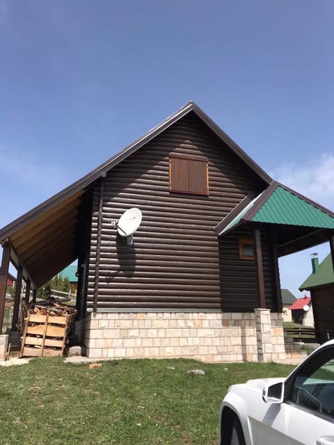 Durmitorska kuća House in Montenegro