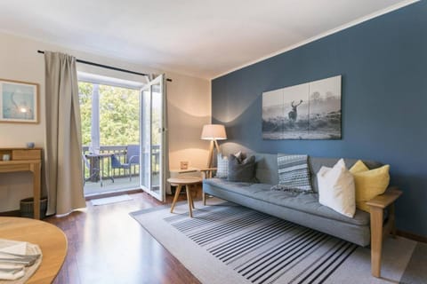 Balcony/Terrace, Balcony/Terrace, Living room, Seating area, Street view