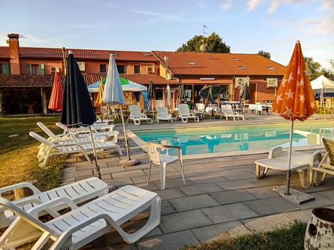 Property building, Day, Balcony/Terrace, Pool view, Swimming pool, sunbed